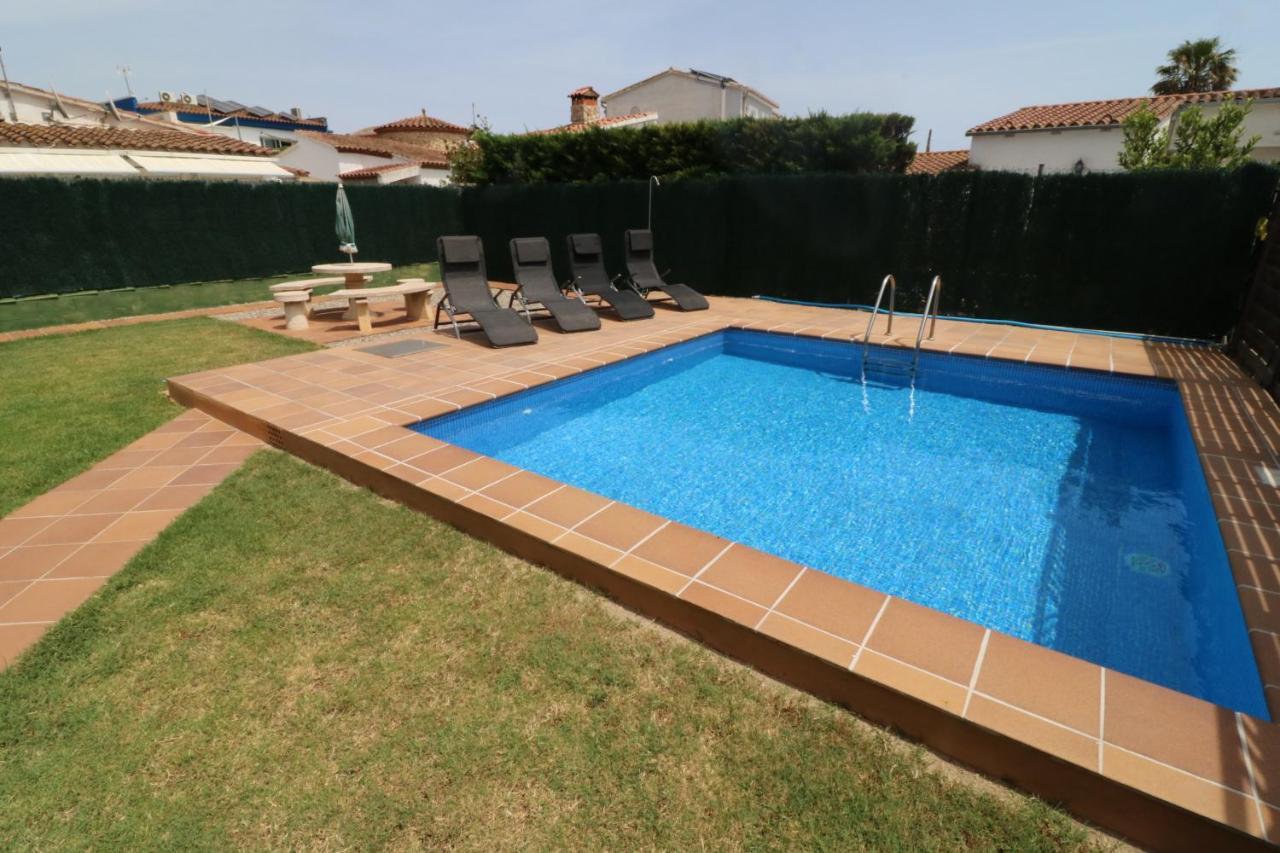 Peni 168A - Belle Maison Avec Piscine Empuriabrava Bagian luar foto