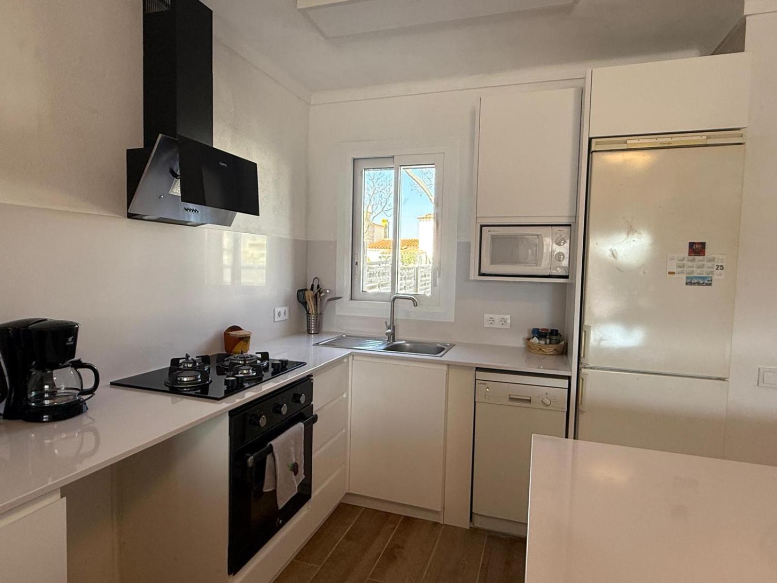 Peni 168A - Belle Maison Avec Piscine Empuriabrava Bagian luar foto